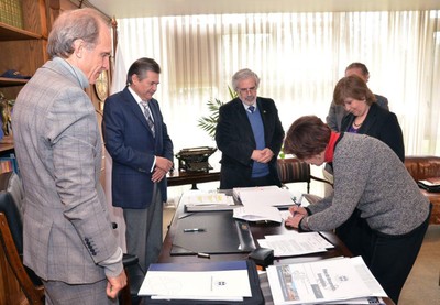 Martin Grossmann, Sergio Bravo Escobar, Raúl Sánchéz Gutiérrez, Hugo Zunino Edelsberg, Marianela Denegri Coria e Maria Helena Capelato