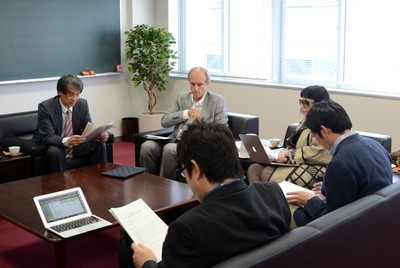 Takaho Ando, Martin Grossmann, Regina P. Markus, Dapeng Cai e Susumu Saito