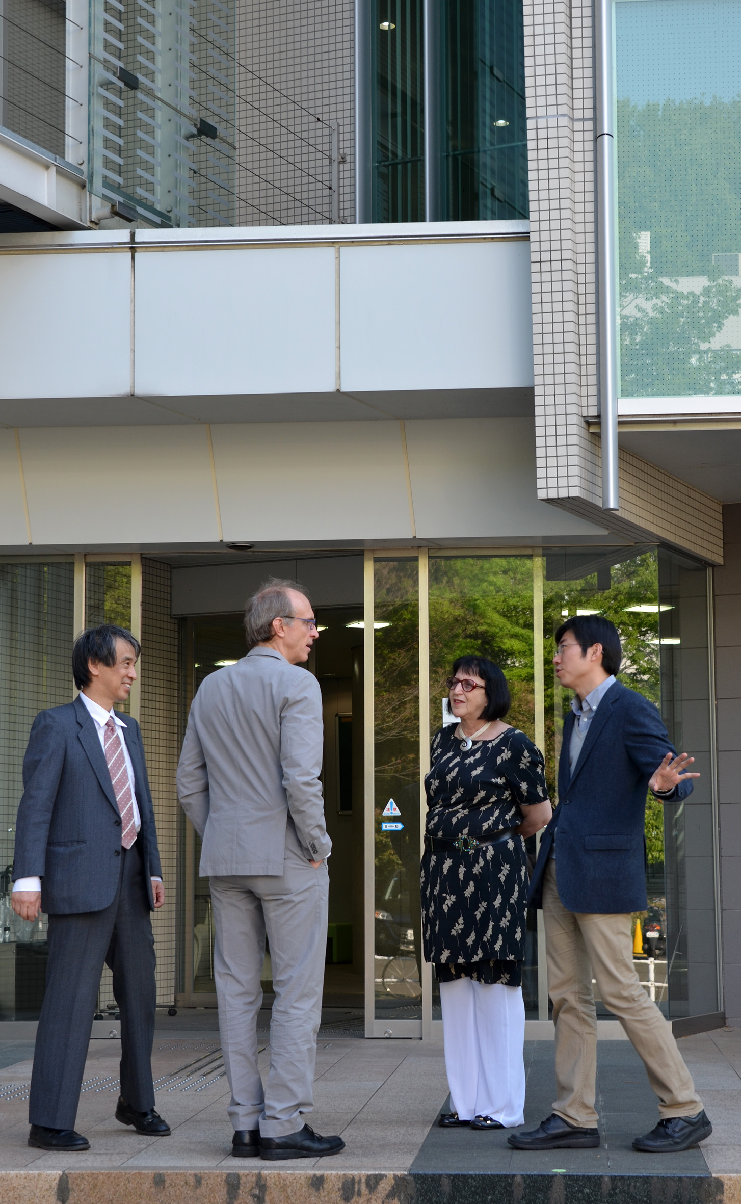 Takaho Ando, Martin Grossmann, Regina P. Markus e Dapeng Cai