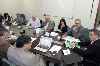 A partir da esquerda, Fabiana Dultra Britto, Júlio César Neto, Francisco César Sá Barreto, Daisy Moreira Cunha, Estevam Barbosa de Las Casas, Jaime Arturo Ramirez e César Barreira
