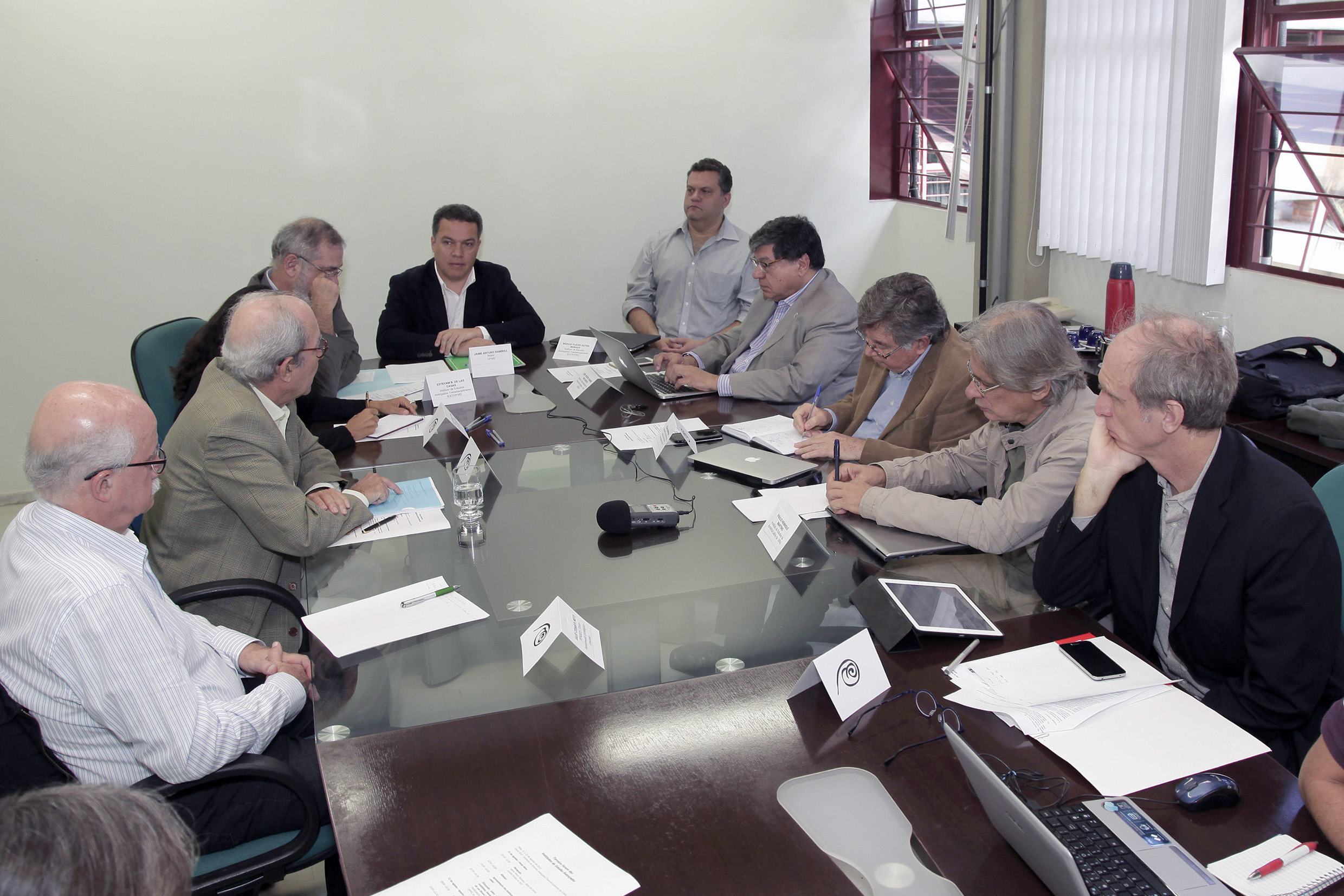 Júlio César Neto, Francisco César de Sá Barreto, Estevam B. de Las Casas, reitor da UFMG Jaime Arturo Ramirez, Márcio F. Dutra Moraes, José Vicente T. dos Santos, César Barreira, Paulo Henrique Martins e Martin Grossmann