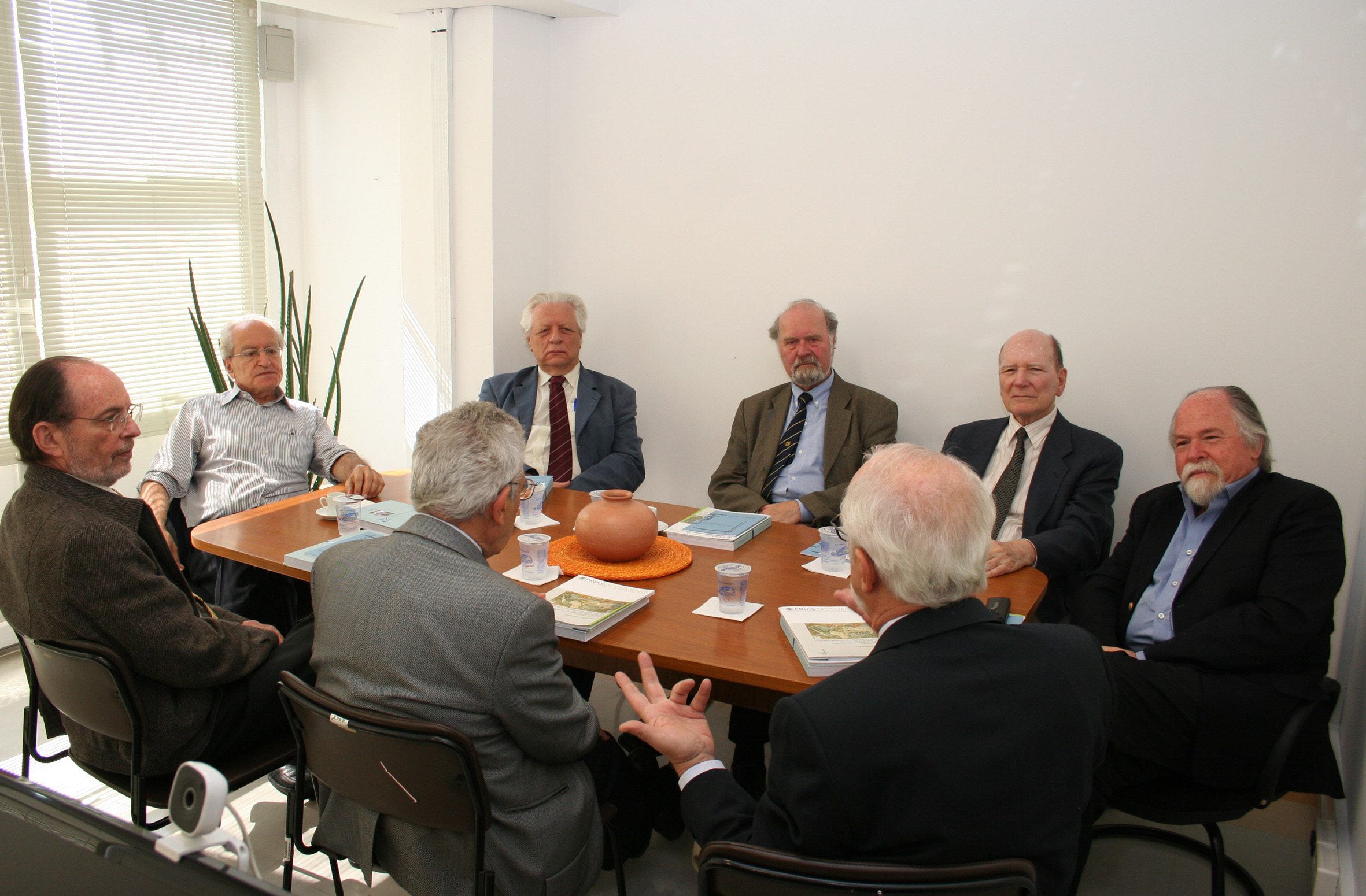 A partir da esquerda, César Ades, João Steiner, Umberto Cordani, Gehard Malnic, Jacques Marcovitch, Carlos Guilherme Mota, Alfredo Bosi e Hernan Chaimovich