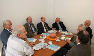 A partir da esquerda, César Ades, João Steiner, Umberto Cordani, Gehard Malnic, Jacques Marcovitch, Carlos Guilherme Mota, Alfredo Bosi e Hernan Chaimovich
