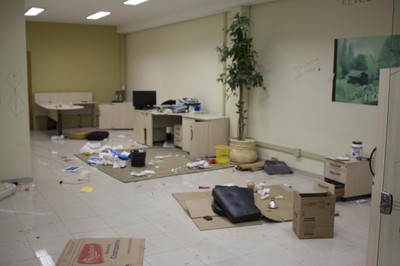 Entulhos, Pichações em Sala da Reitoria