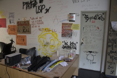 Parede e Porta Sala Reitoria
