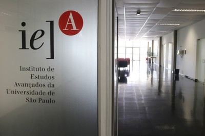 Porta de entrada do hall