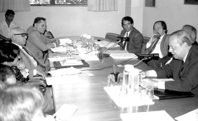 A partir da esquerda, Aspásia Camargo, Dalmo Dallari, Luciano Martins, José Fogaça, Jacques Marcovitch, Roberto Leal Lobo e Silva Filho e Paulo Nogueira Batista
