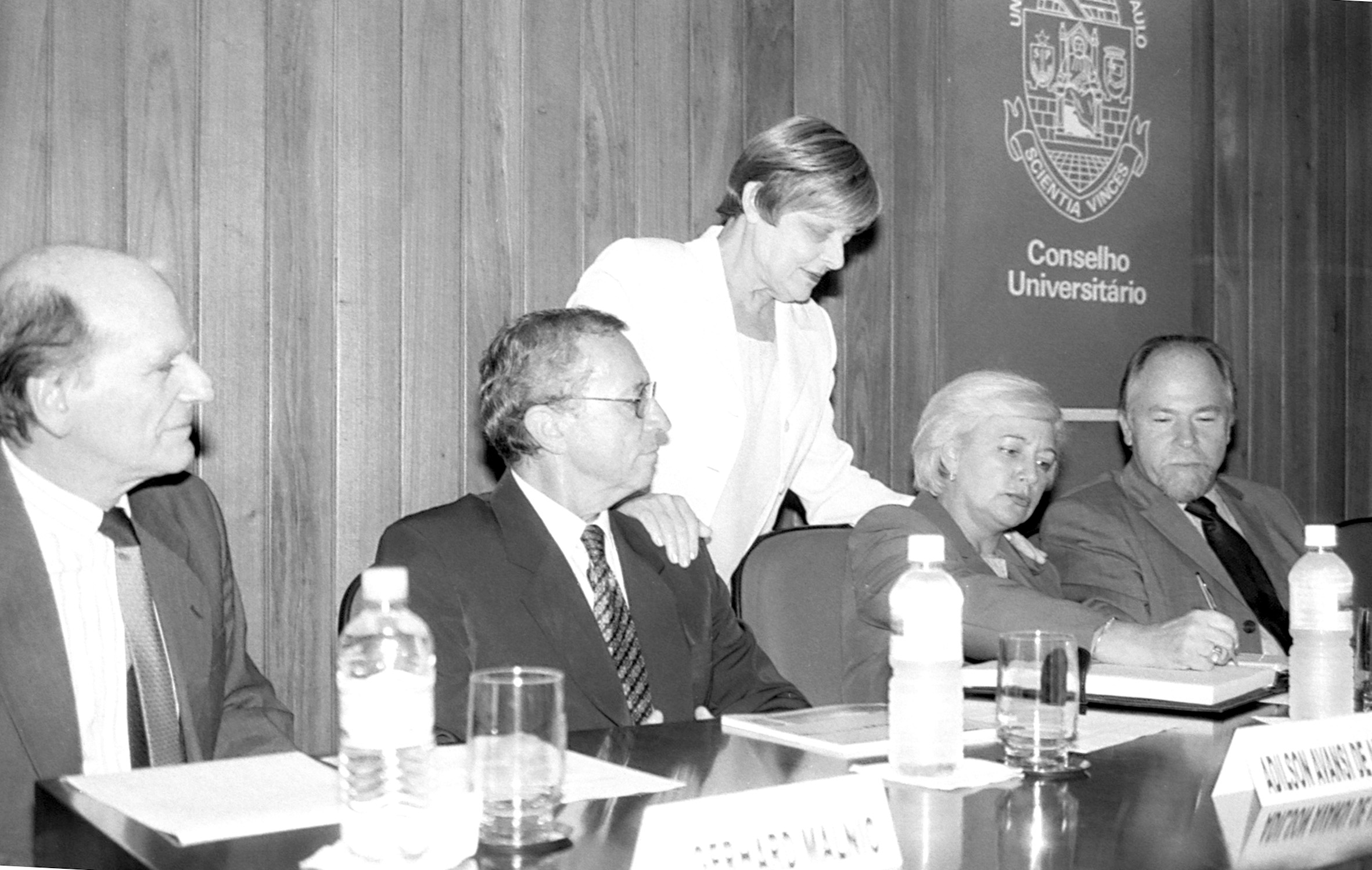 A partir da esquerda, sentados: Gehard Malnic, Adilson Avansi de Abreu, Suely Vilela e Jacques Marcovitch, em pé Lor Cury