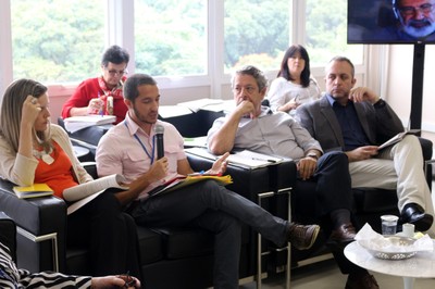 Fernanda Rezende, Rafael Borsanelli, Renato Luiz Sobral Anelli, Hamilton Varela e ao fundo, Marisa Macedo e Tizuko Terezinha Sakamoto