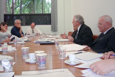 a partir da esquerda, Ana Lydia Sawaya, César Ades, Hernan Chaimovich, Yvonne Mascarenhas, João Steiner e Dom Paulo Evaristo Arns