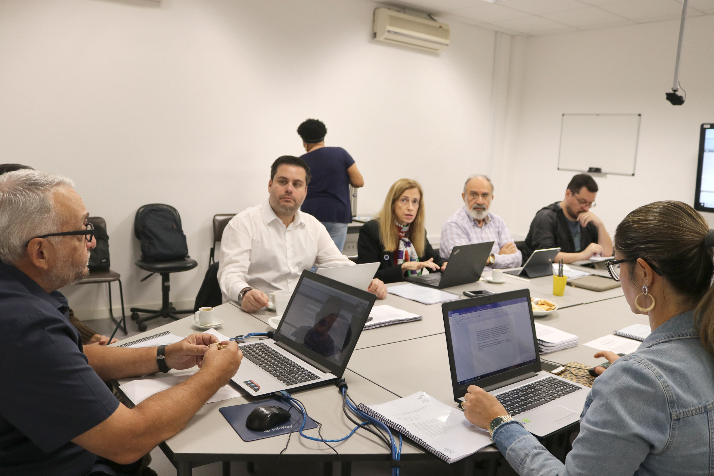 A partir da esquerda, Paulo Saldiva, , Frank Crespilho, Claudia Colim, Guilherme Ary Plonski e Eric Danzi Lemos