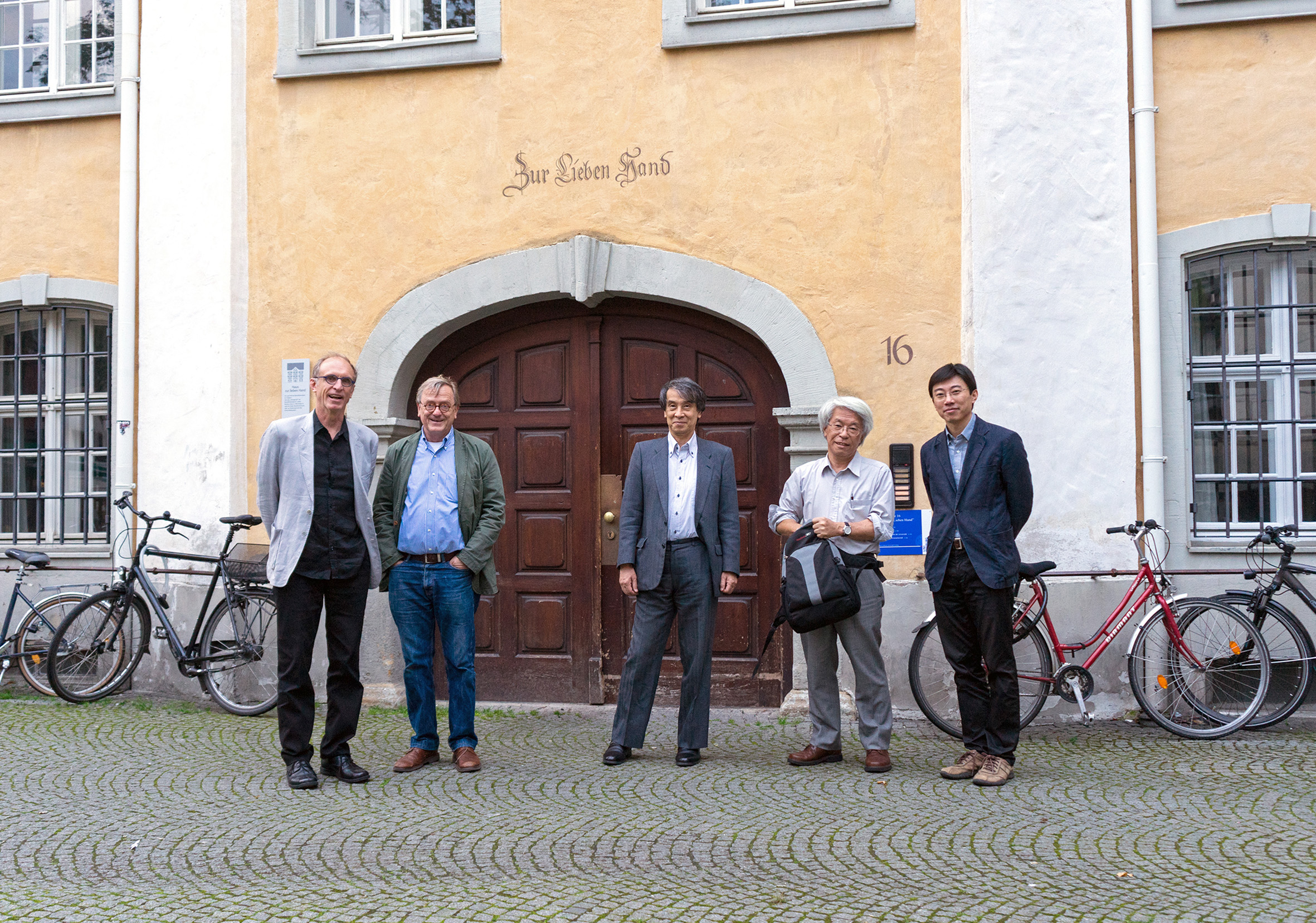 Martin Grossmann, Till Roenneberg, Takaho Ando, Takao Kondo e Dapeng Cai