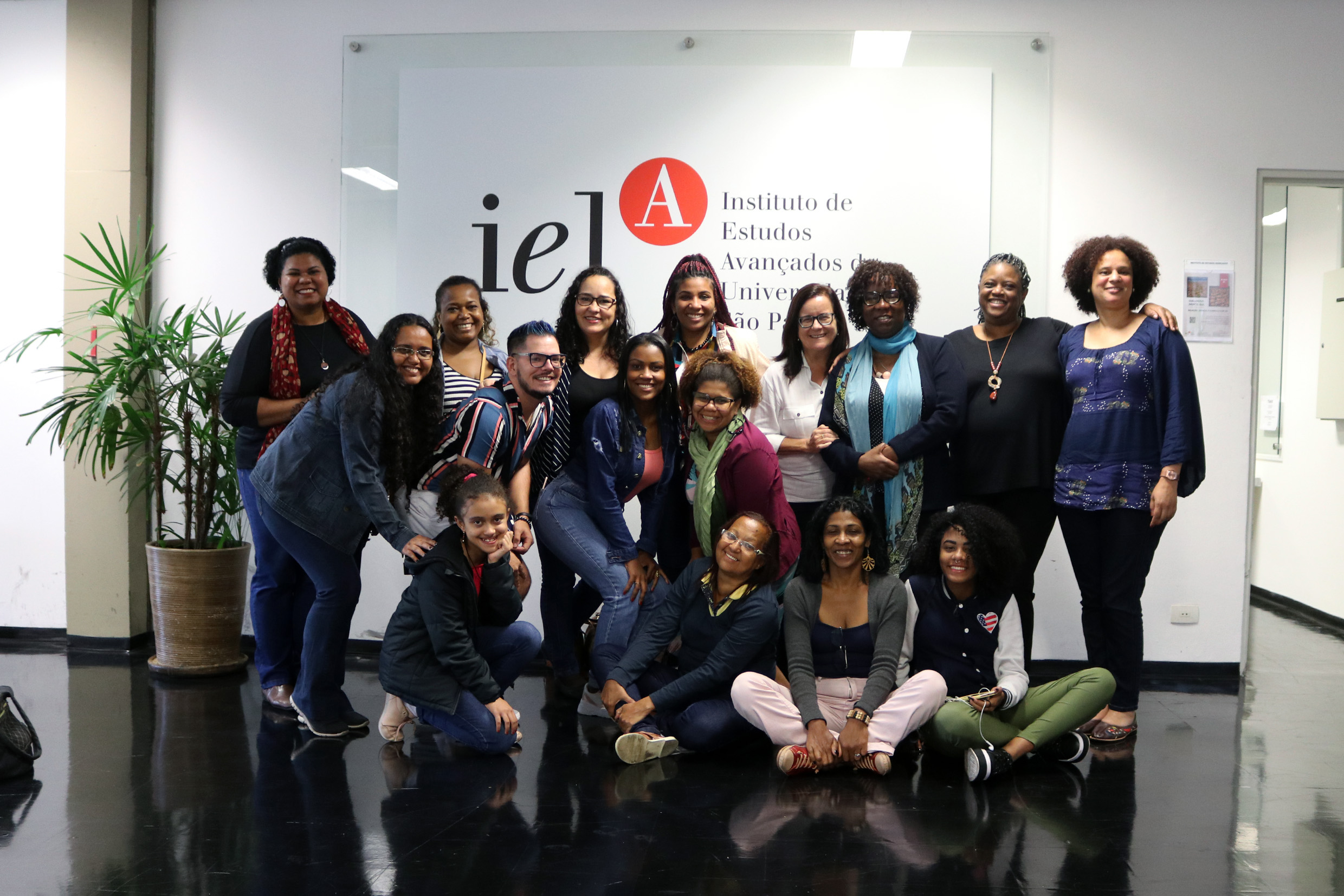 Pesquisadoras e estudantes do Grupo de Pesquisa nPeriferias