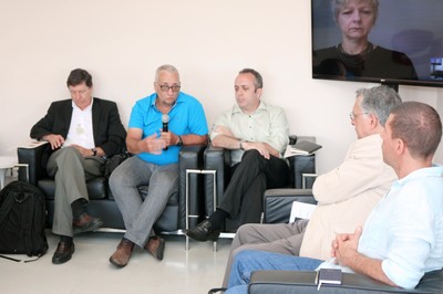 A partir da esquerda, José Eduardo Krieger, Paulo Saldiva, Hamilton Varela, Dária Gorete Jaremtchuk, via videoconferencia, Rodolfo Nogueira Coelho de Souza e Astolfo Gomes de Mello Araújo