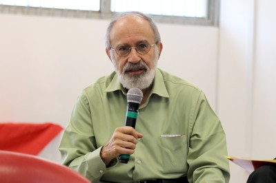 Guilherme Ary Plonski moderador do Workshop, explica a dinâmica das apresentações - 16/05/2018