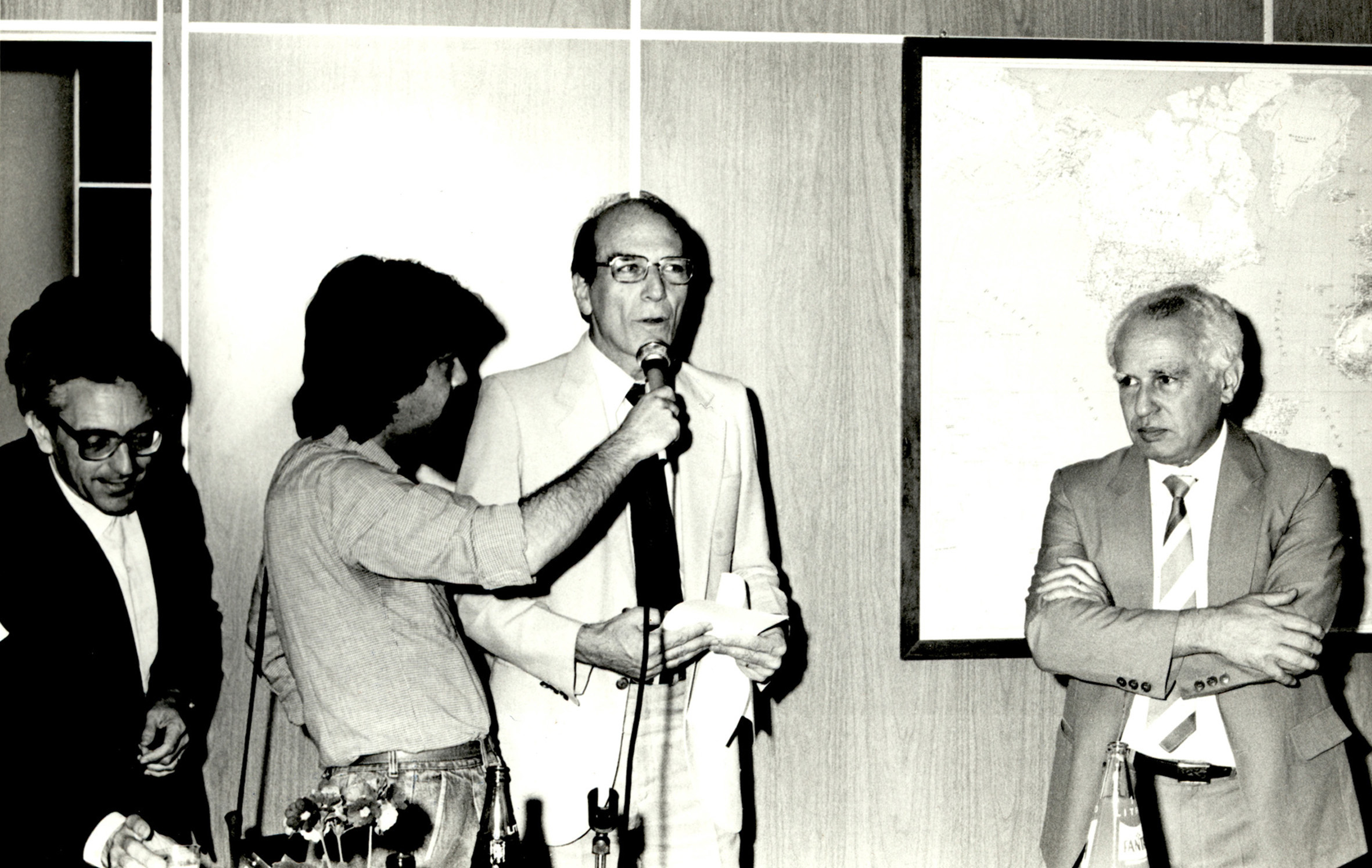 Alfredo Bosi, Marcelo Bitencourt entrevistando Gerhard Malnic e José Goldemberg no lançamento do v1 n1 da Revista Estudos Avançados