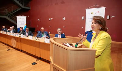 A professora Maria Helena Guimarães de Castro tomou posse como a primeira titular da Cátedra Instituto Ayrton Senna de Inovação em Avaliação Educacional – Foto: Marcos Santos/USP Imagens